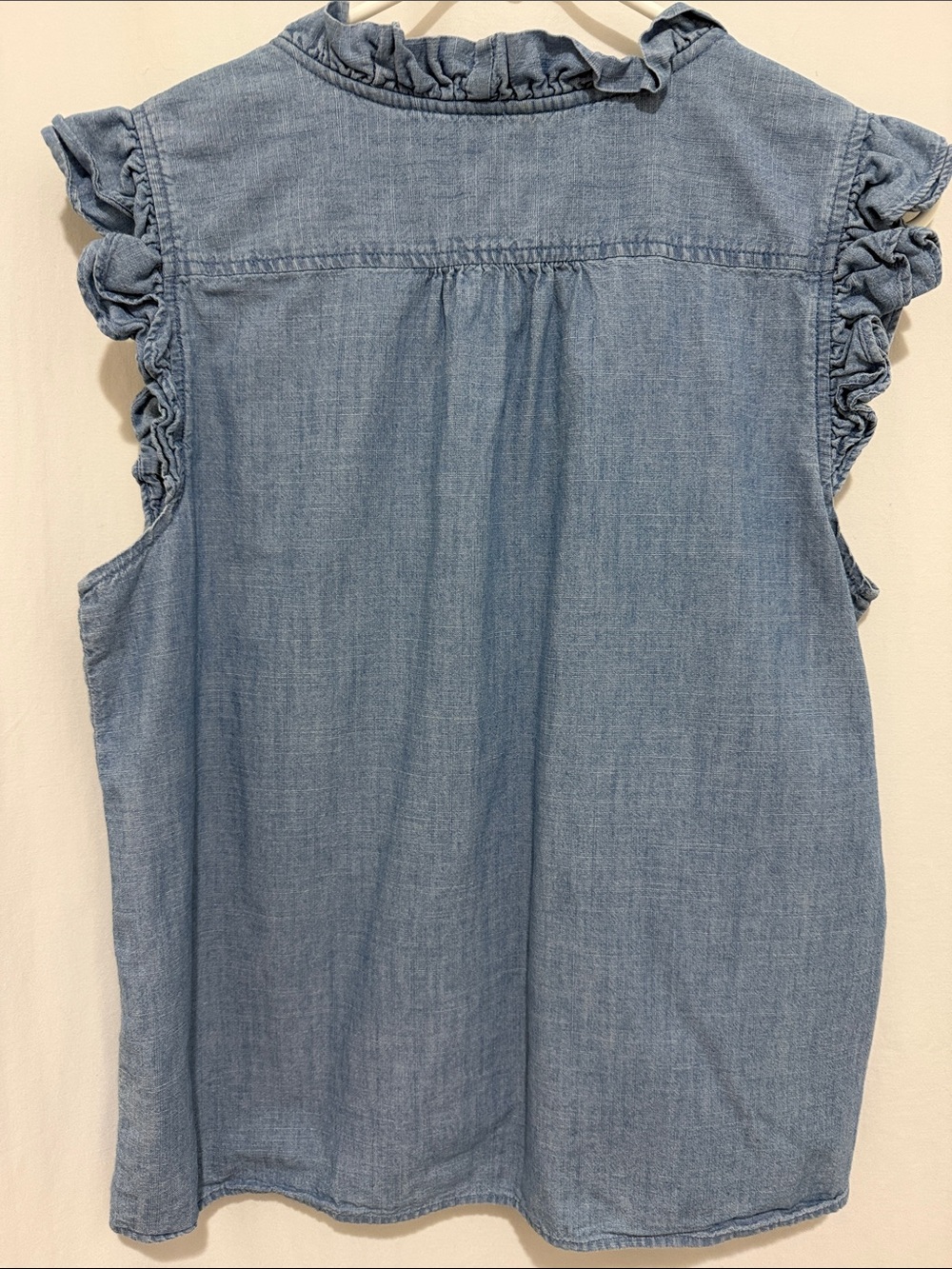 J.Crew Chambray Ruffle Sleeveless Top Blue V-Neck Cotton Blouse Size Med - Picture 4 of 8